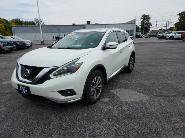 Used 2018 White Nissan SL image 10