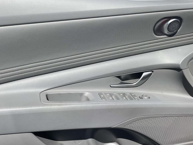 2025 Hyundai Elantra SEL - Photo 13