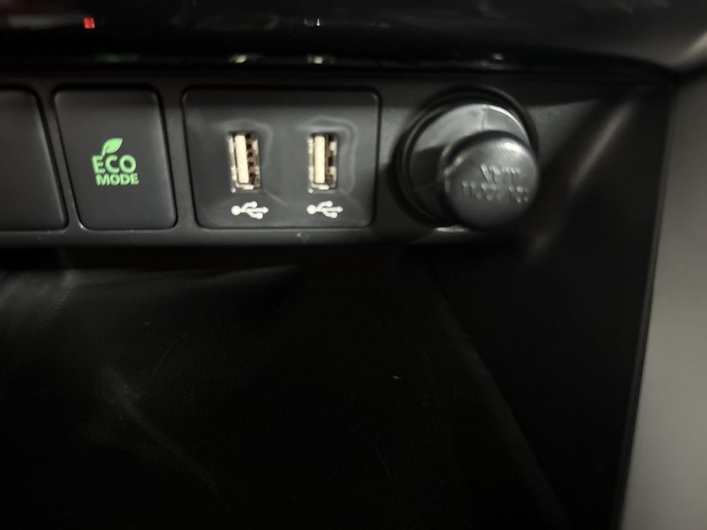Used 2026 Silver Metallic Mitsubishi SE image 33