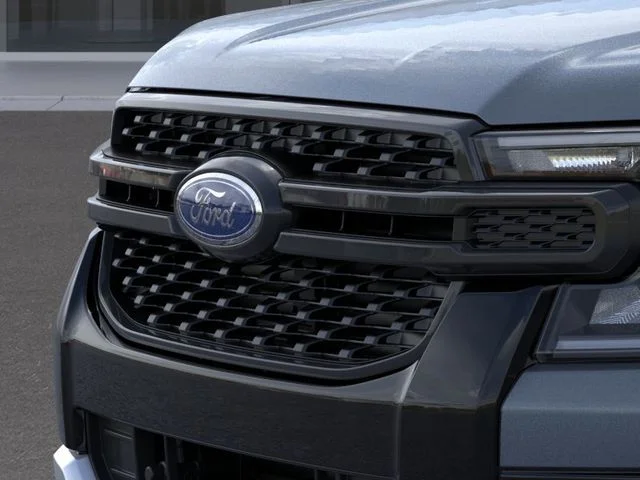 New 2025 Azure Gray Metallic Ford XLT image 17