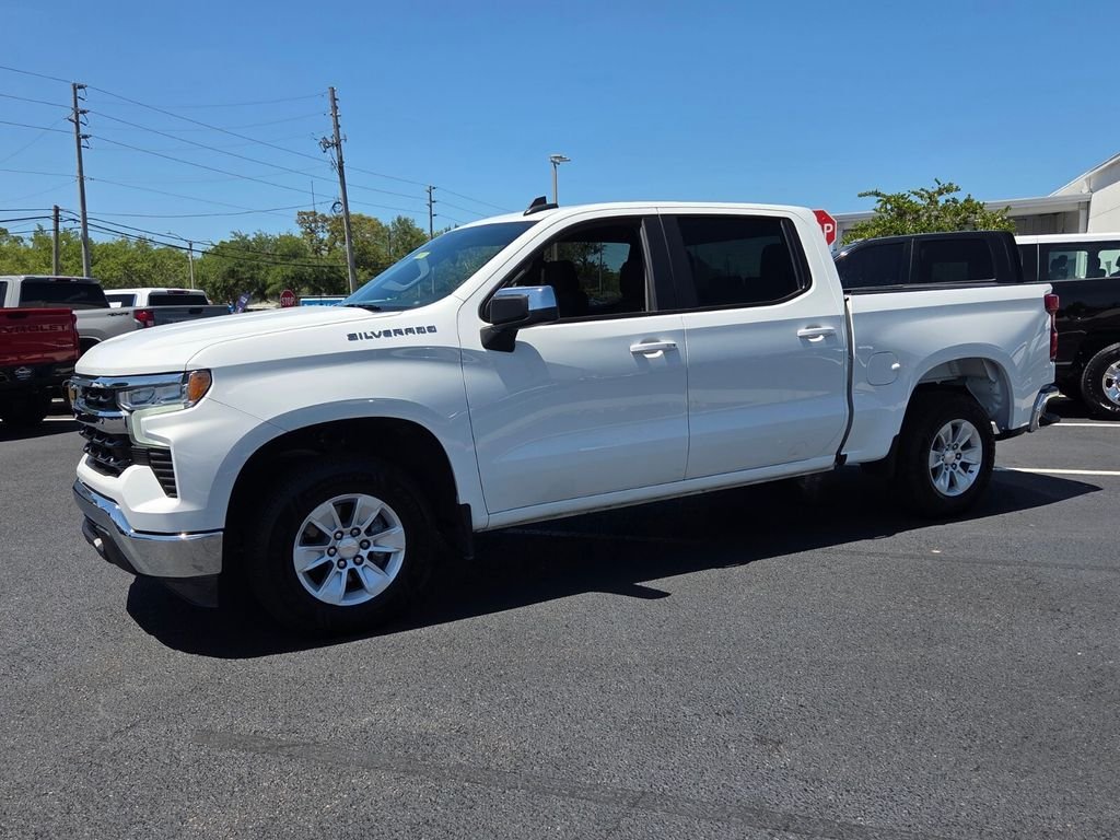 Used 2025 White Chevrolet LT image 3