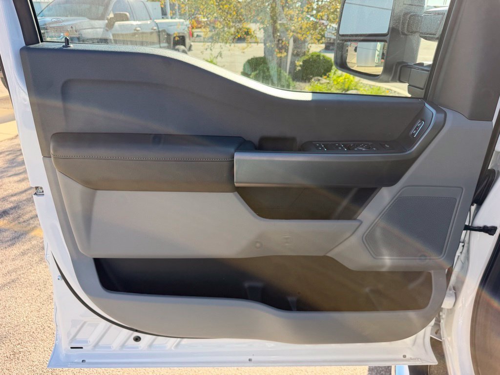 New 2026 Oxford White Ford F-250® XLT image 10