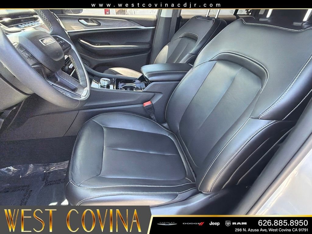 Used 2023 Silver Jeep Limited image 21
