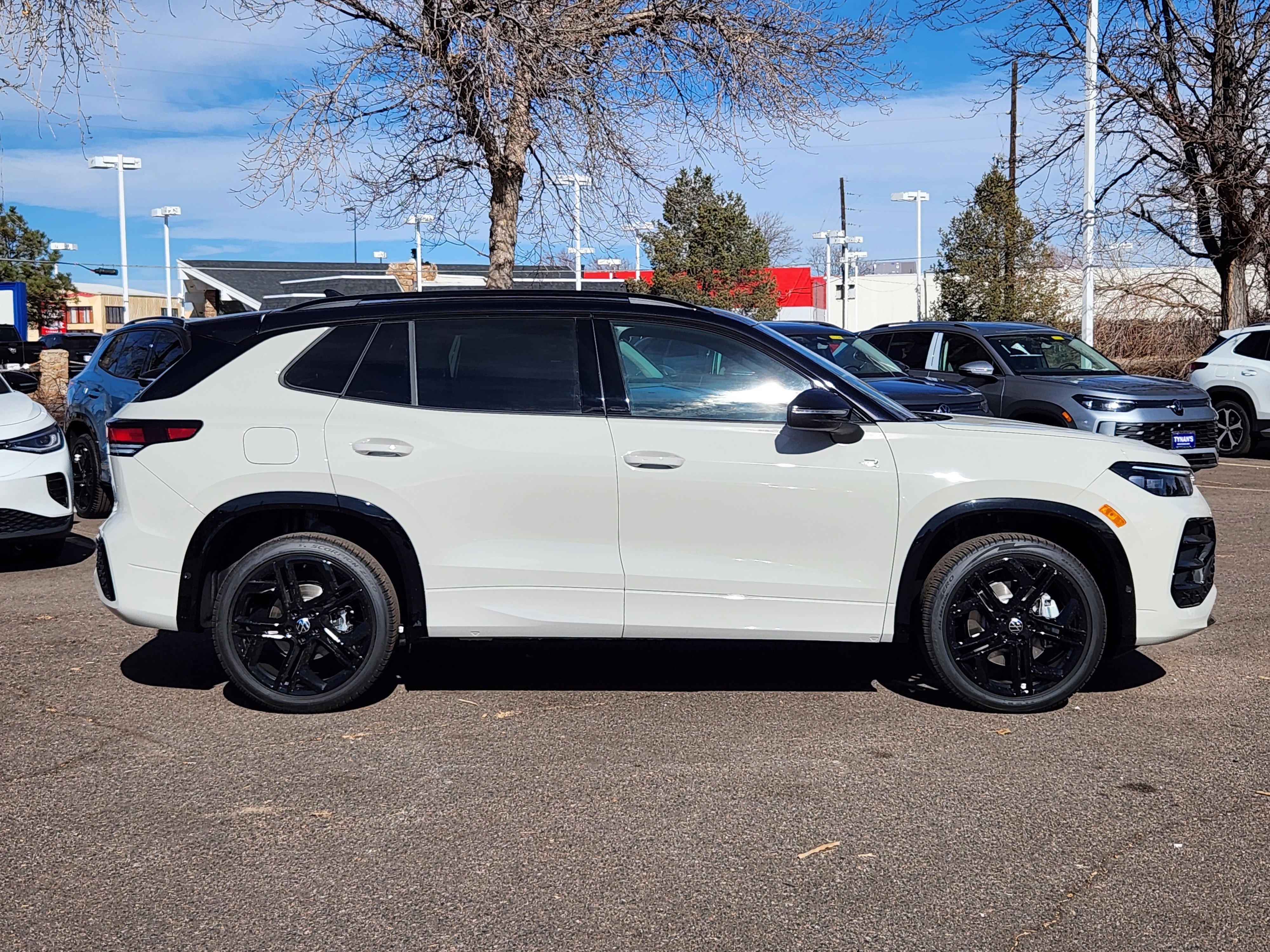 2026 Volkswagen Tiguan SE R-LINE BLACK