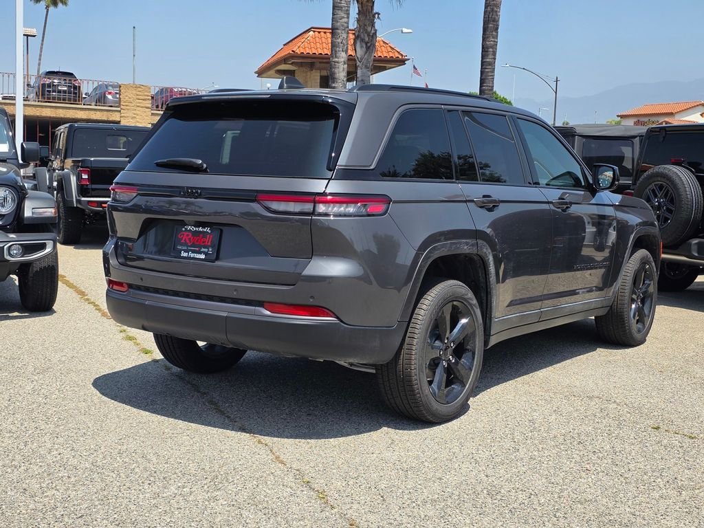New 2026 Baltic Gray Metallic Clear-Coat Exterior Paint Jeep Limited image 4