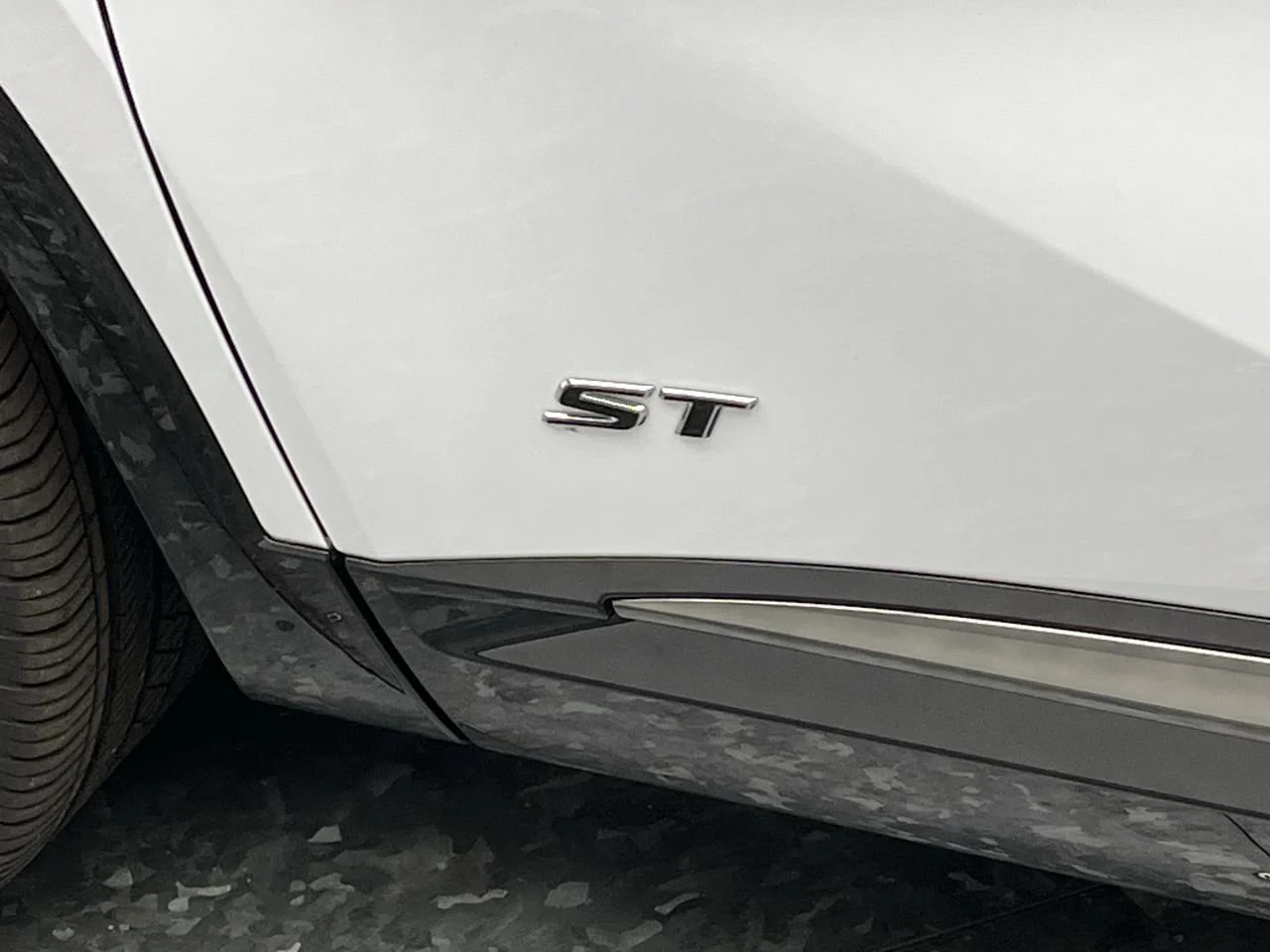 New 2026 Iridescent White Tricoat Buick Sport Touring image 34