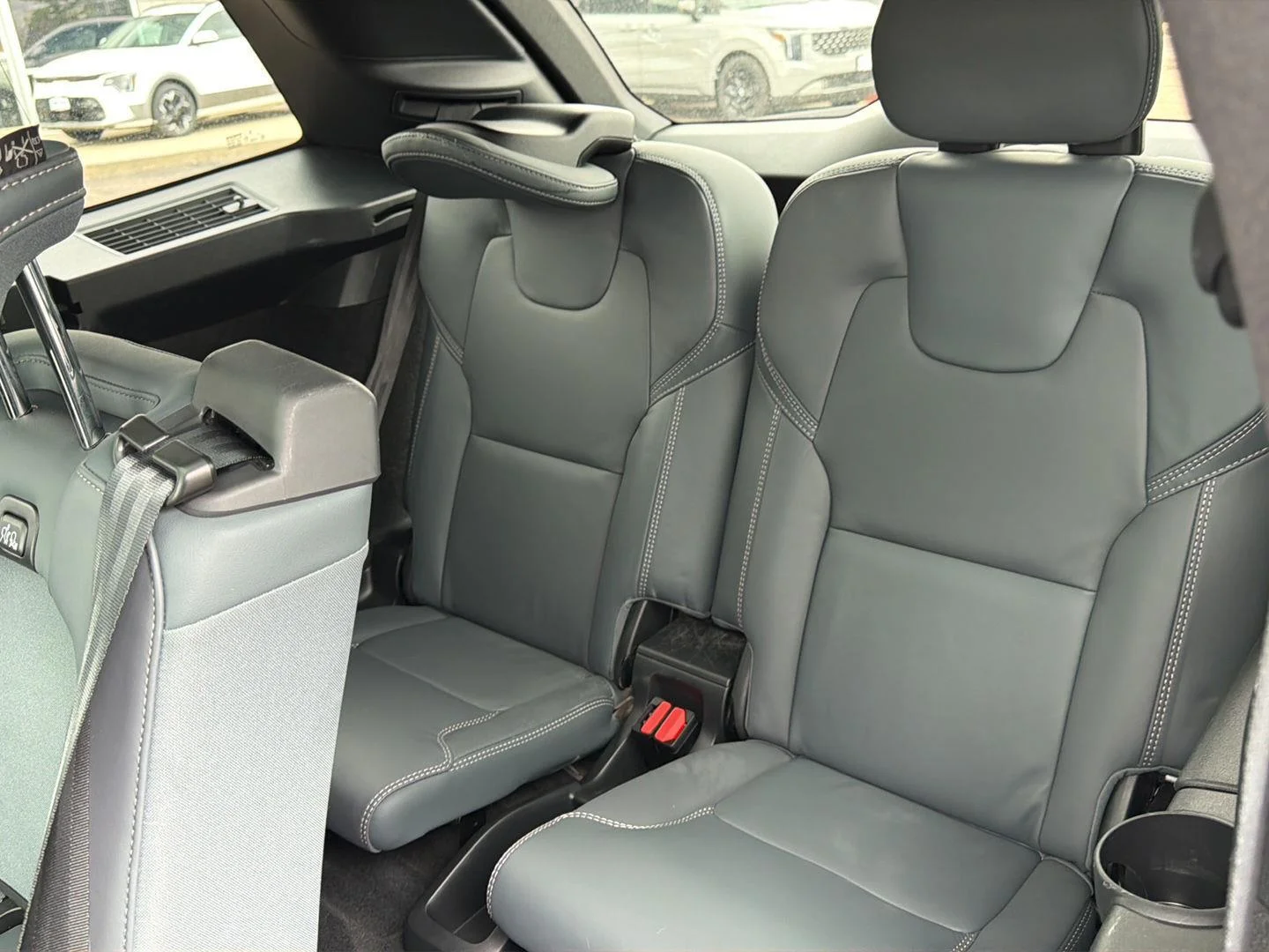 Used 2024 Denim Blue Metallic Volvo Ultimate Bright Theme image 19
