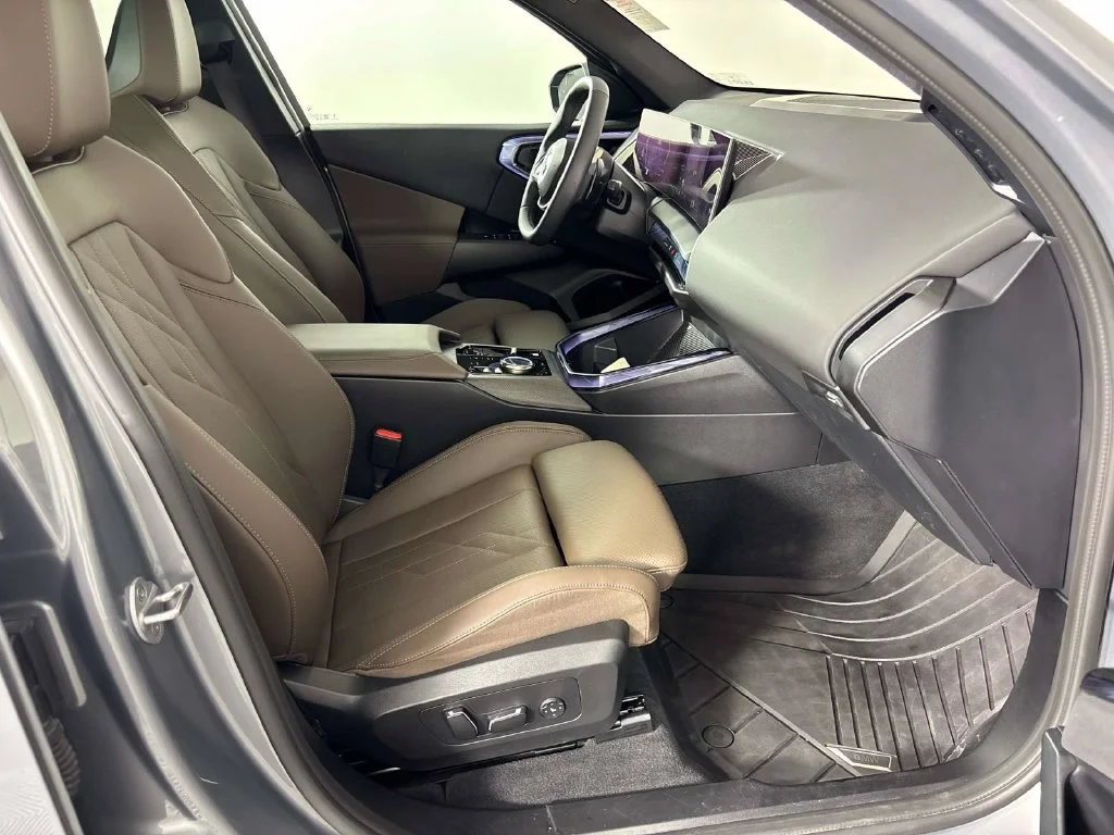 Used 2025 Gray Metallic BMW 30 xDrive image 7
