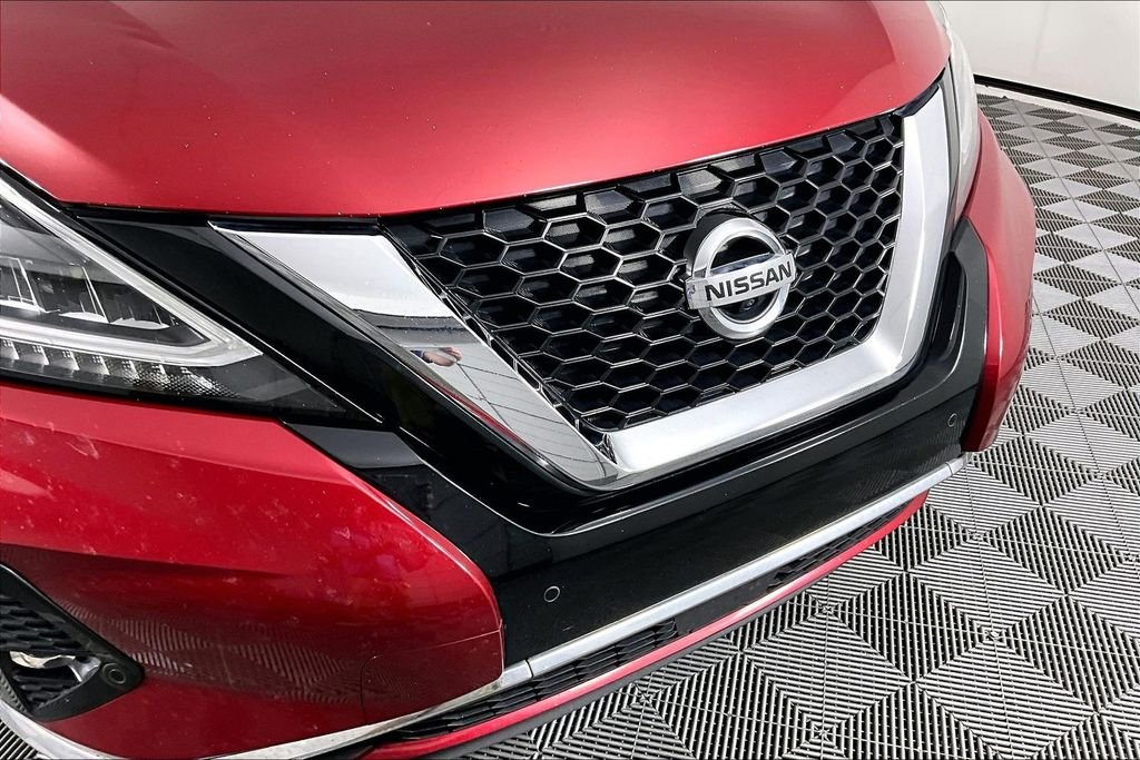 Used 2022 Red Nissan Platinum image 31