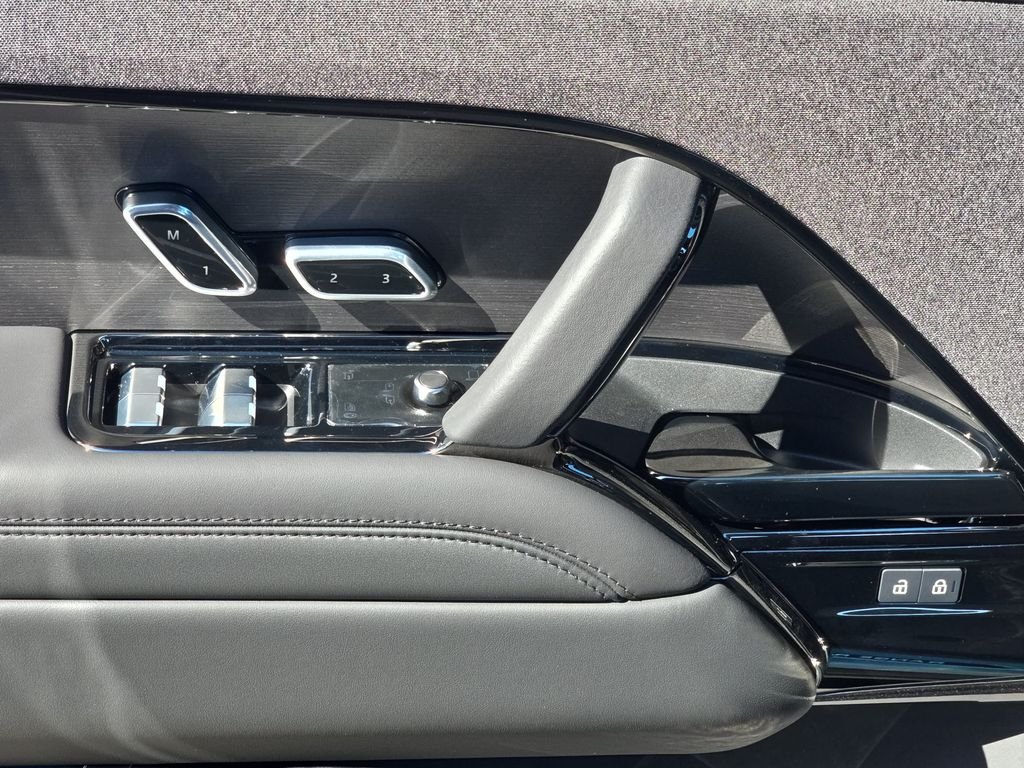 New 2026 Santorini Black Land Rover Dynamic SE image 29