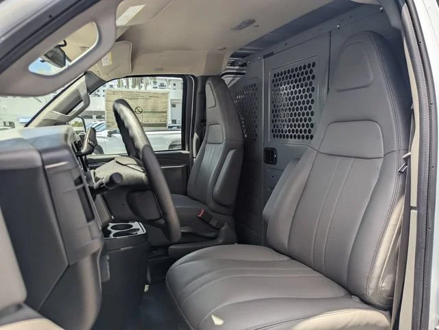 2025 Chevrolet Express Cargo Work Van - Photo 5