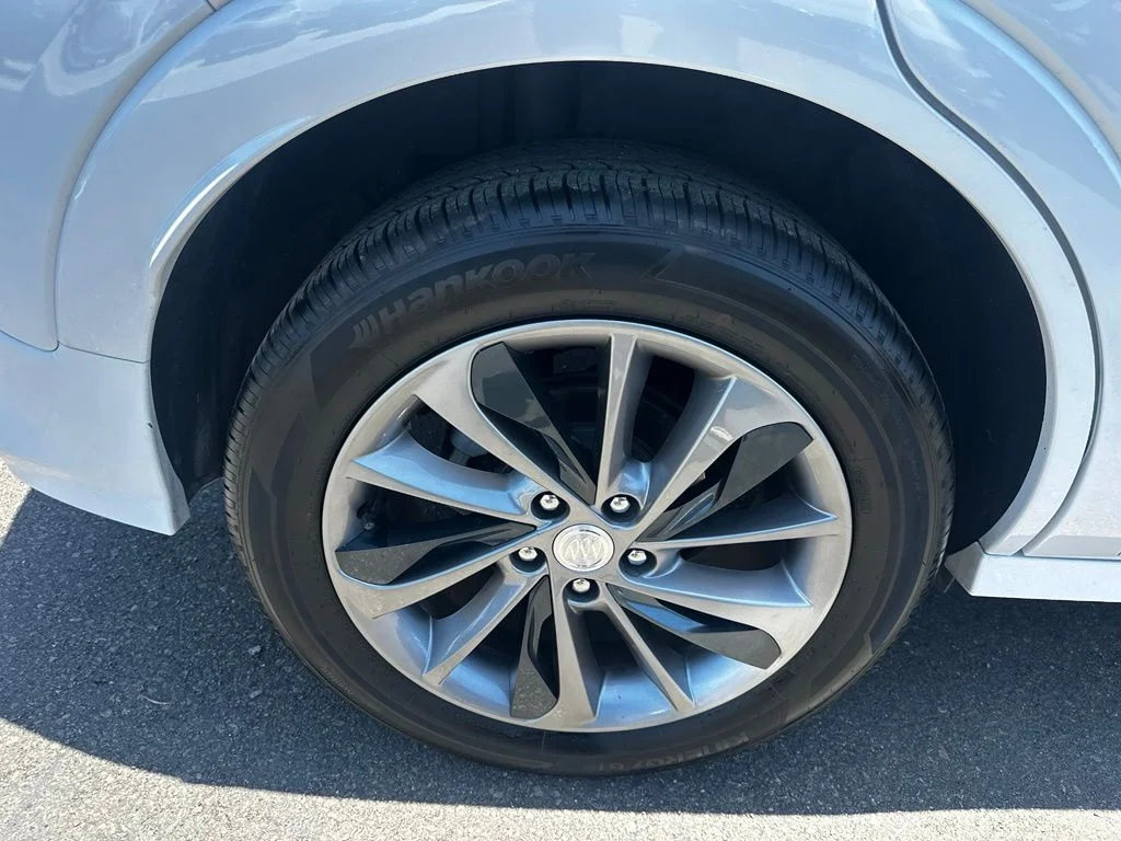 Used 2020 White Buick Essence image 13