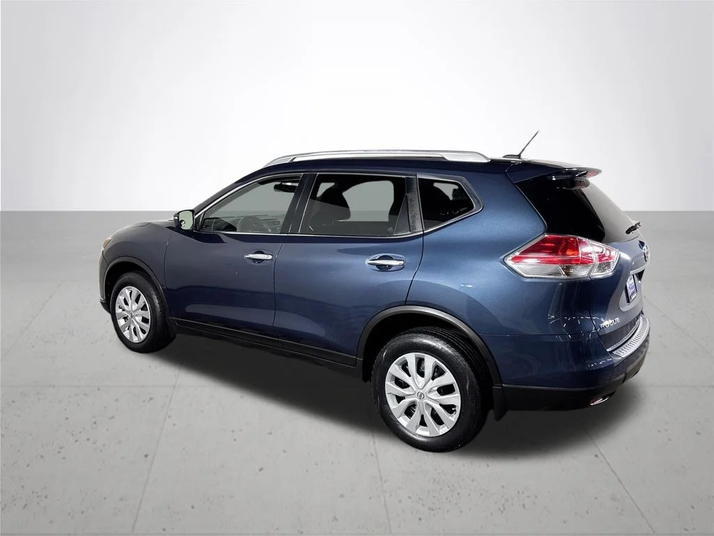 Used 2016 Blue Nissan S image 8