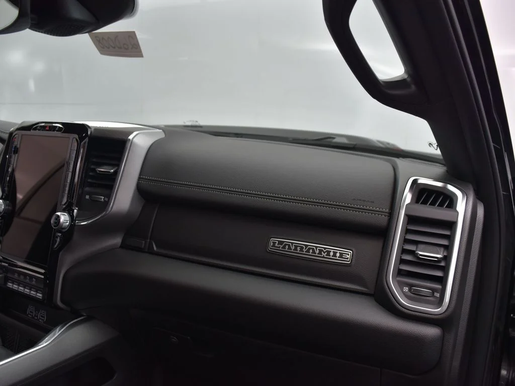 New 2026 Diamond Black Crystal Pearl-Coat Exterior Paint RAM Laramie image 28