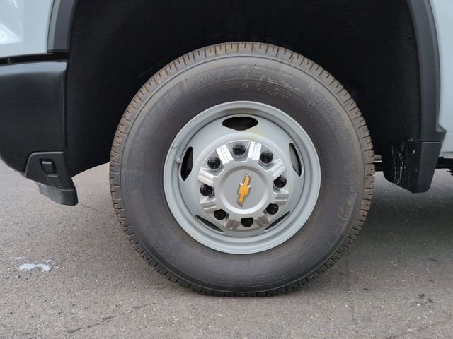 New 2025 Summit White Chevrolet Work Truck image 31