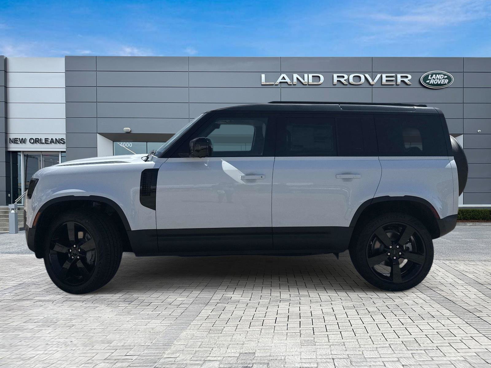 New 2026 Fuji White Land Rover S image 2