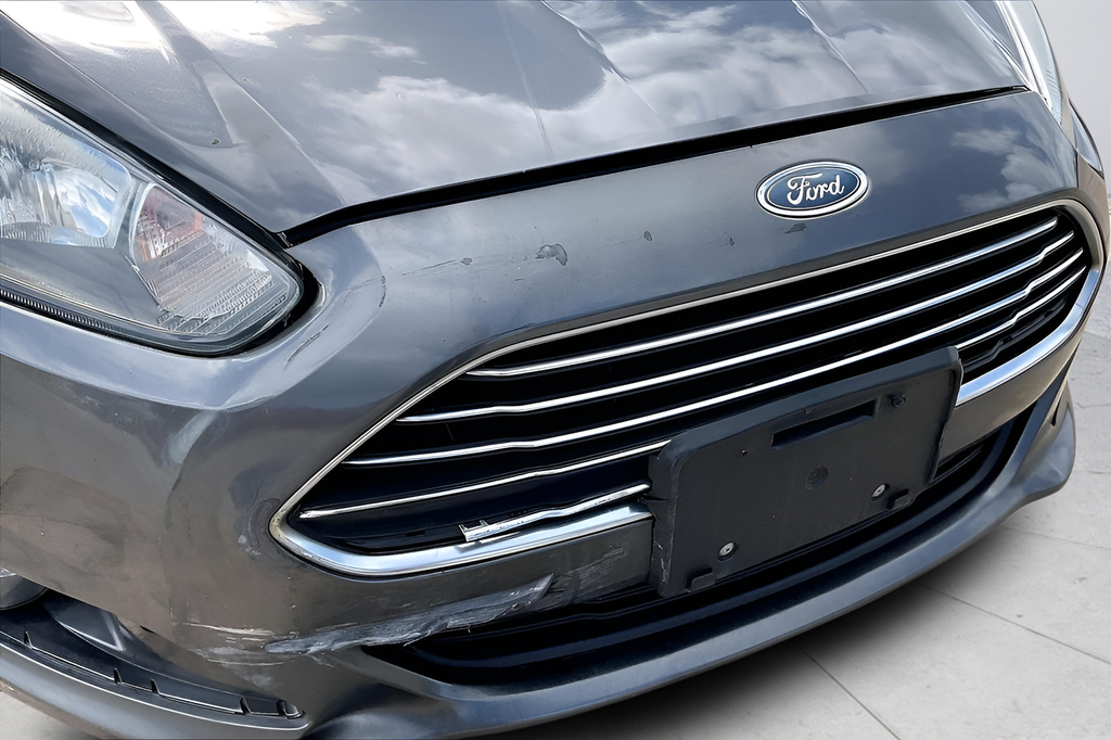Used 2019 Gray Ford SE image 34