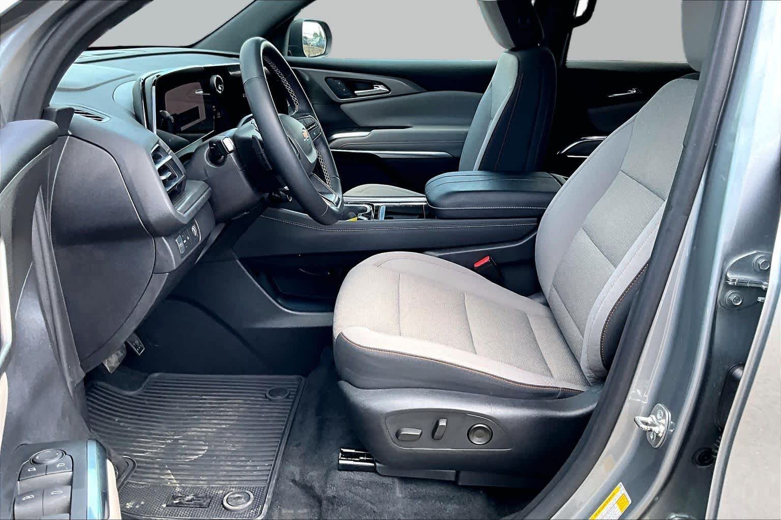 Used 2024 Sterling Gray Metallic Chevrolet FWD LT image 8