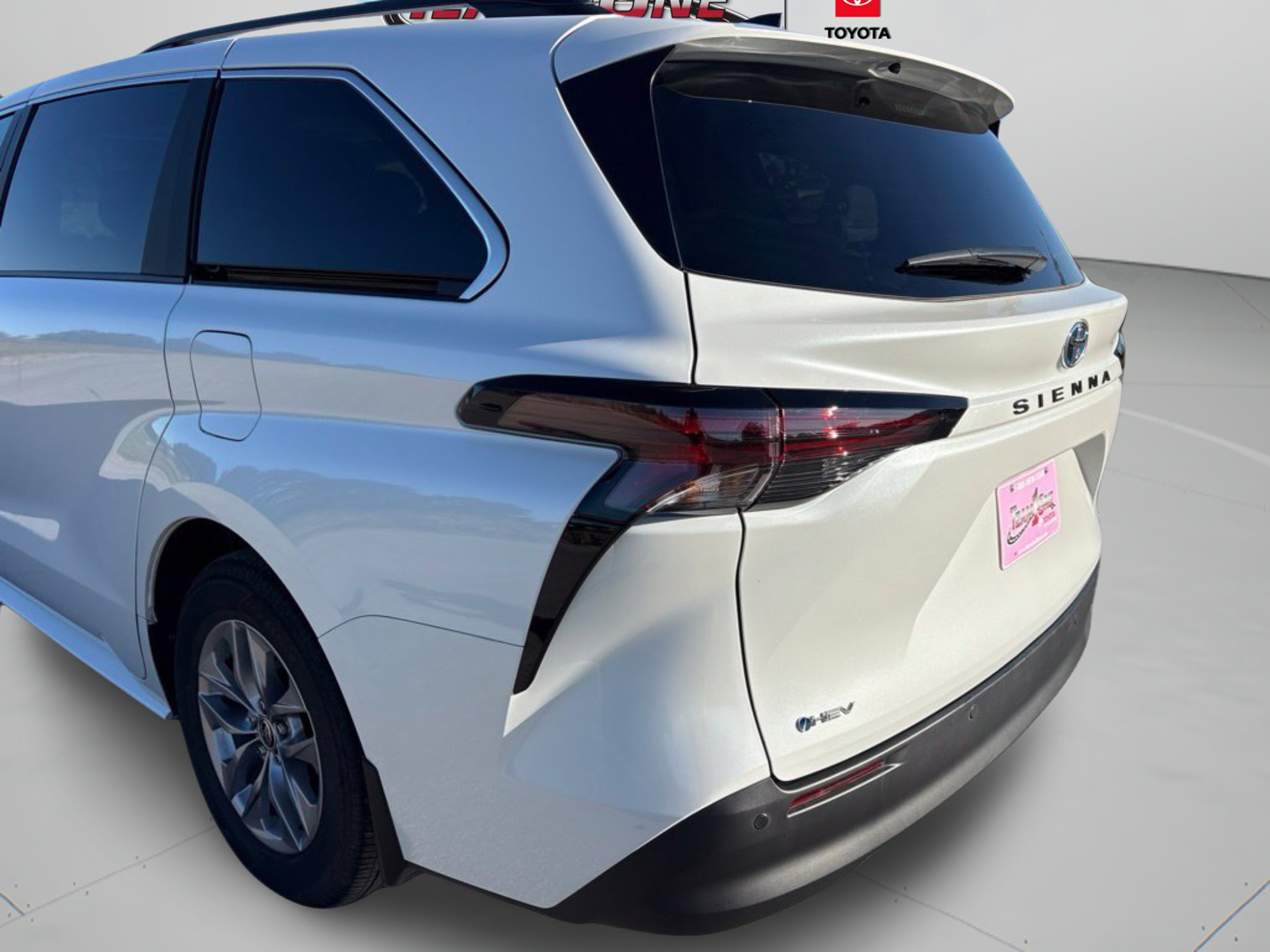 Used 2025 Pearl Toyota XLE image 28