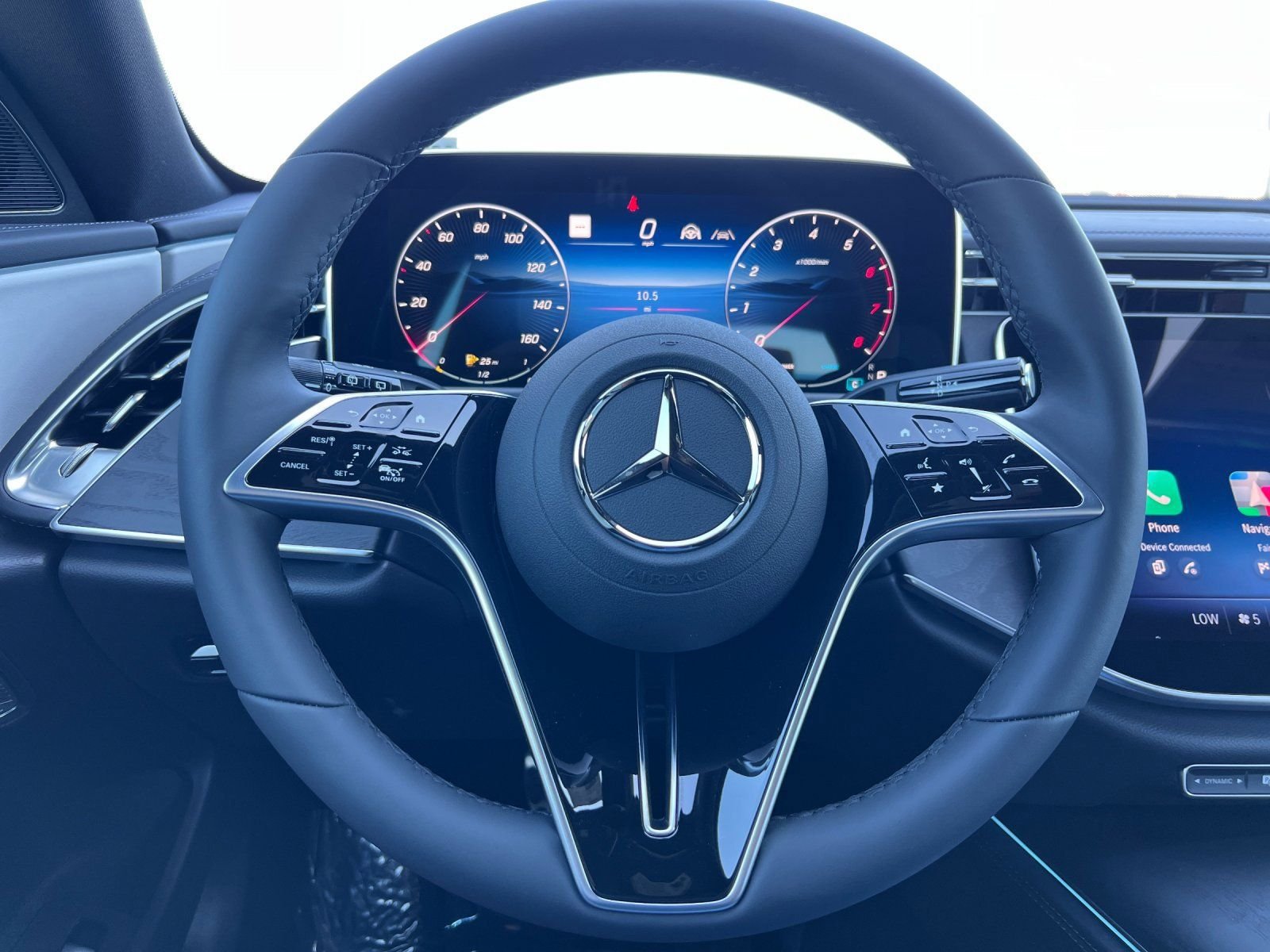 New 2026 MANUFAKTUR Moonlight White Metallic Mercedes-Benz E 450 image 25