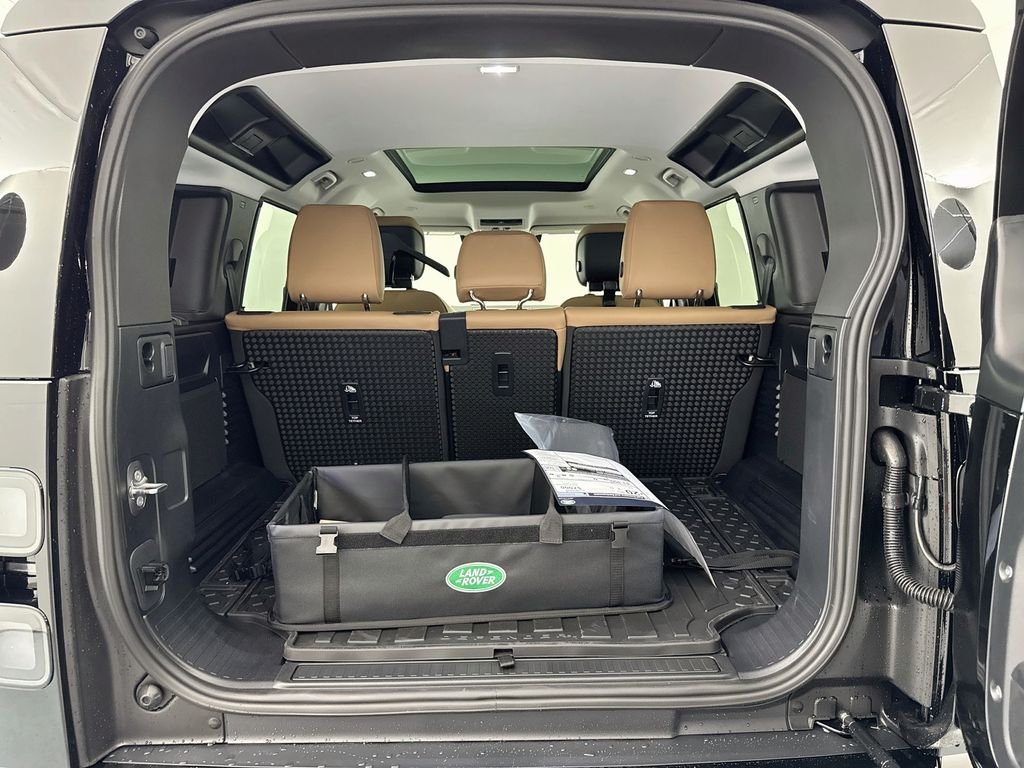 New 2026 Santorini Black Land Rover S image 28