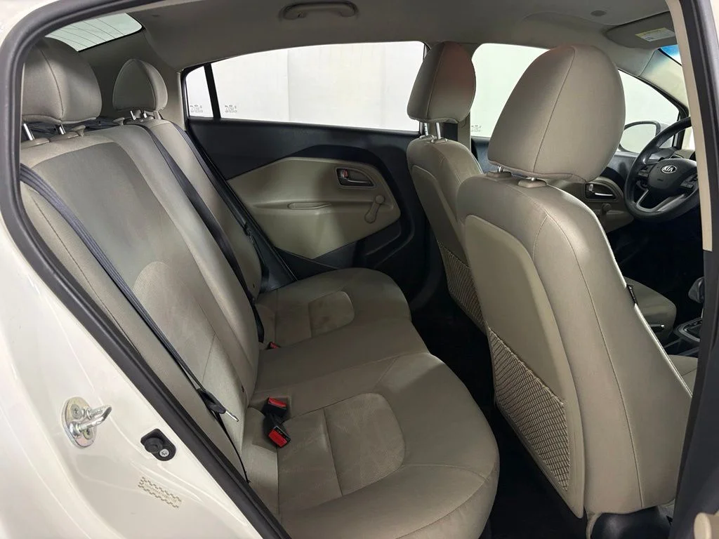 Used 2016 White Kia LX image 32