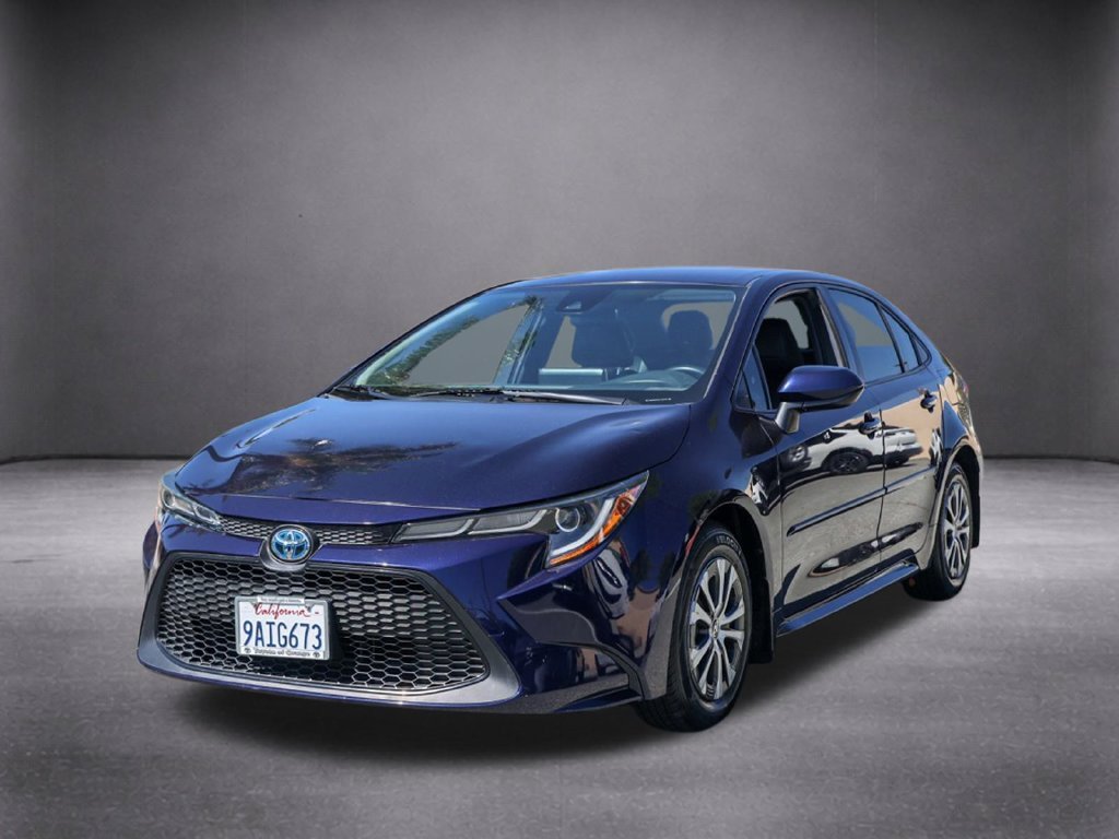 Used 2022  Toyota LE image 8
