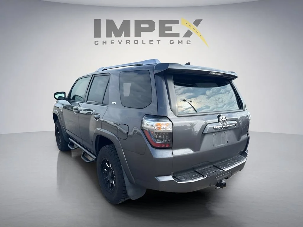 Used 2018  Toyota SR5 image 2