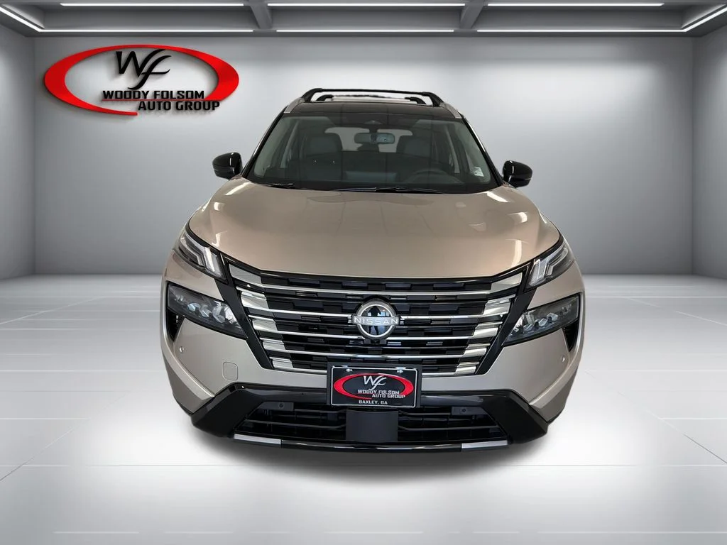 New 2026 Champagne Silver Metallic / Super Black Two-tone Nissan Platinum image 2
