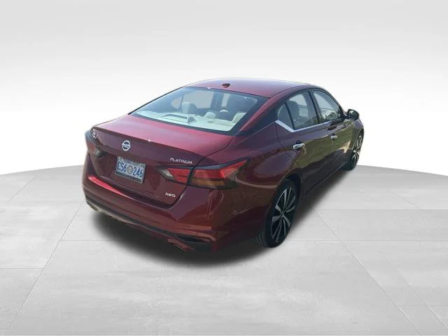 Used 2019 Red Nissan 2.5 Platinum image 3