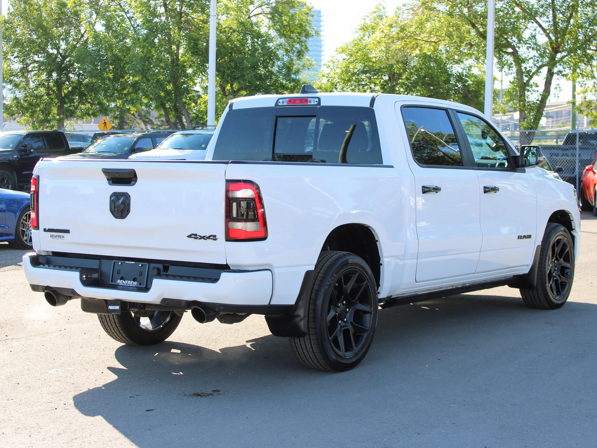 Certified Used 2023 White RAM Laramie * No Accidents | HEMI V8 | Running Boards | Apple CarPlay | Night Edition | Remote Start image 17