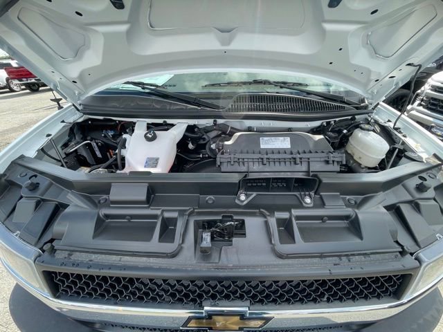 New 2025 Summit White Chevrolet WT image 12