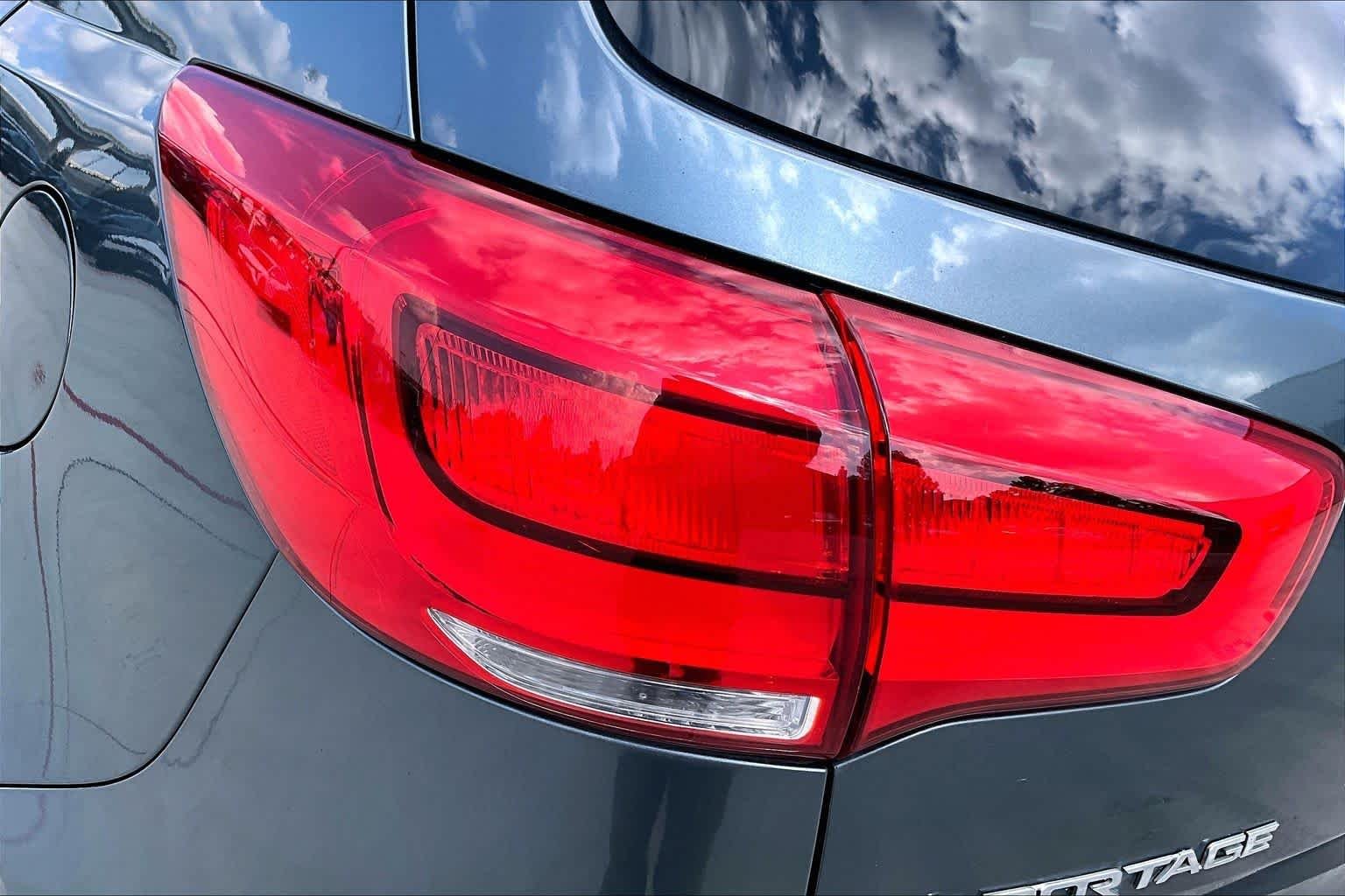 Used 2014 Sage Green Kia EX image 26