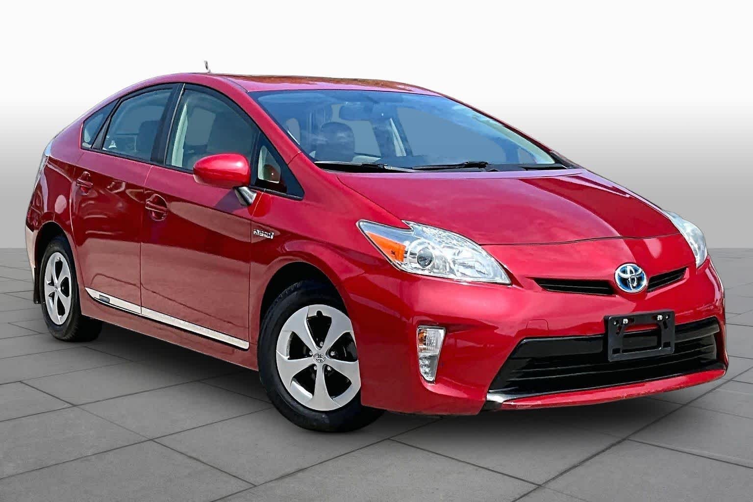 Used 2015 Barcelona Red Metallic Toyota Four image 3