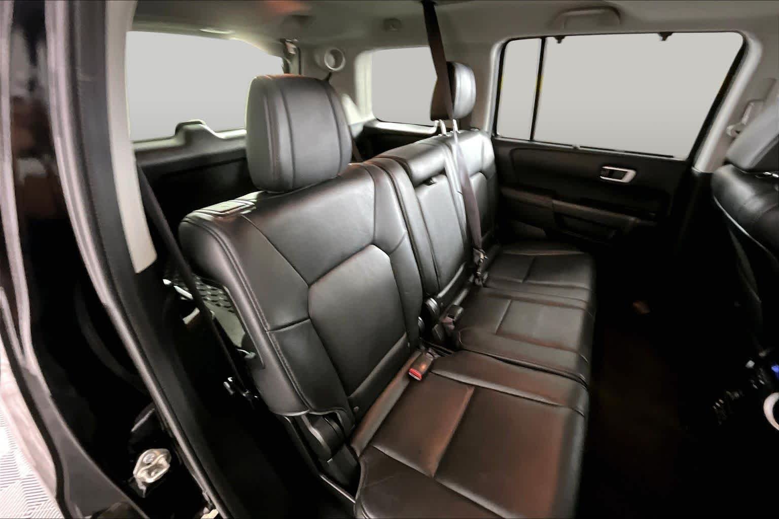 Used 2015 Crystal Black Pearl Honda Touring image 19