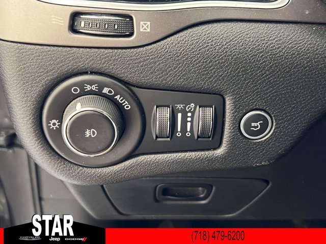 Used 2019 Granite Crystal Metallic Clearcoat Jeep Limited image 22