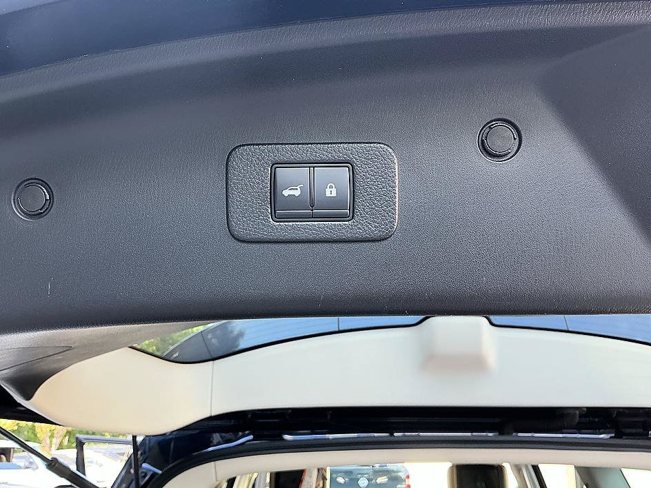 Used 2023 Hermosa Blue Pearl Nissan Platinum image 31