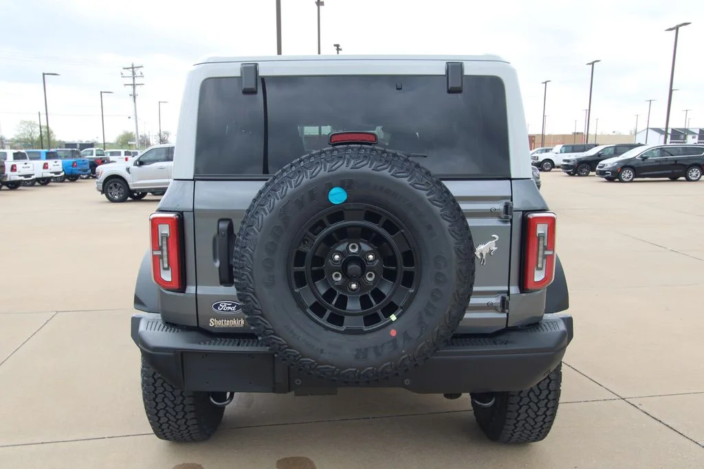 New 2026 Carbonized Gray Metallic Ford Badlands® image 53