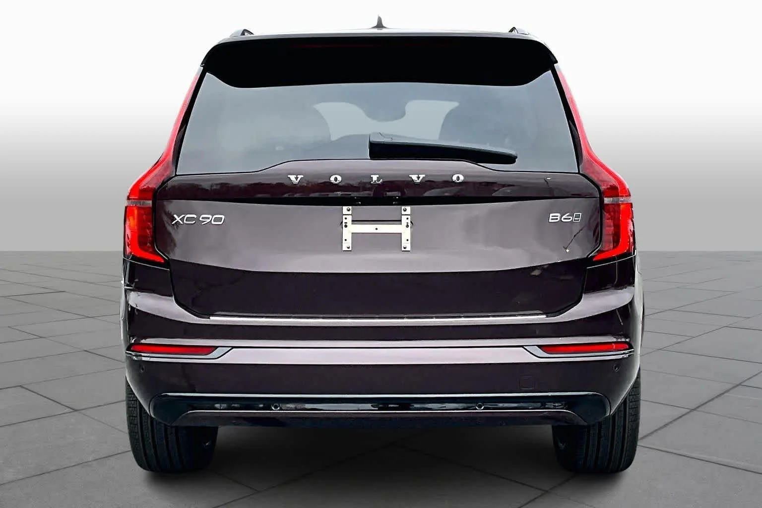 New 2026 MULBERRY RED Volvo Ultra Dark Theme image 4