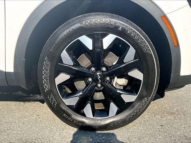 Used 2023 White Kia X-Line image 9