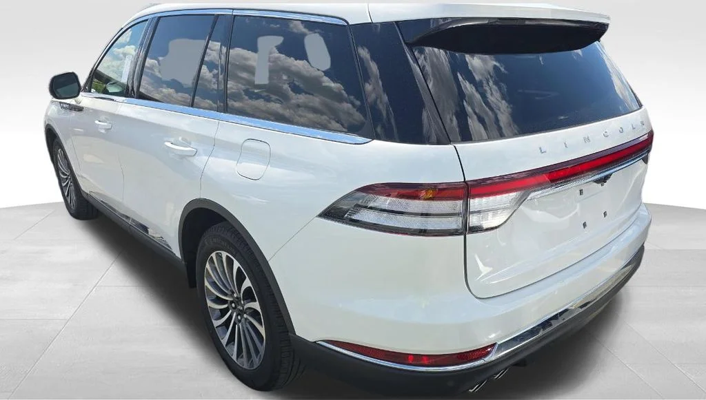 Used 2021 White Lincoln Reserve image 7