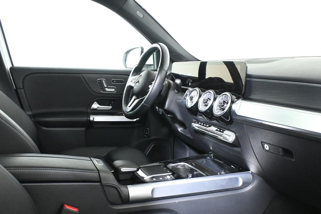 Used 2023 Polar White Mercedes-Benz GLB 250 image 31