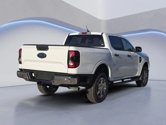 New 2025 Oxford White Ford XLT image 22