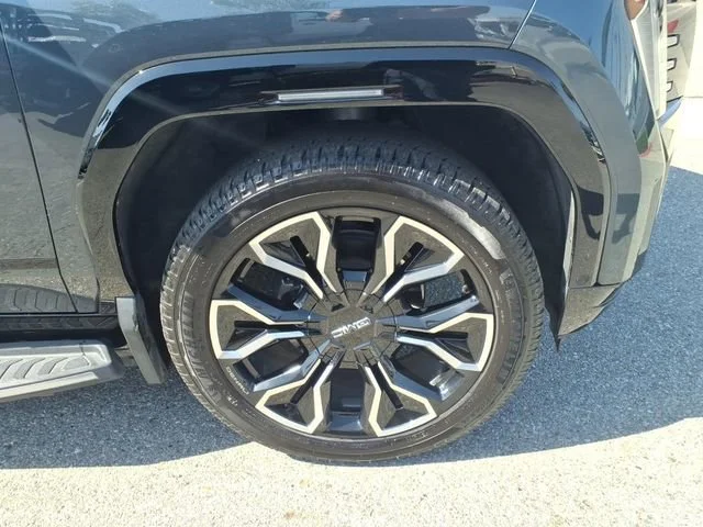 Used 2025 Deep Ocean Metallic GMC Extended Range Denali image 3