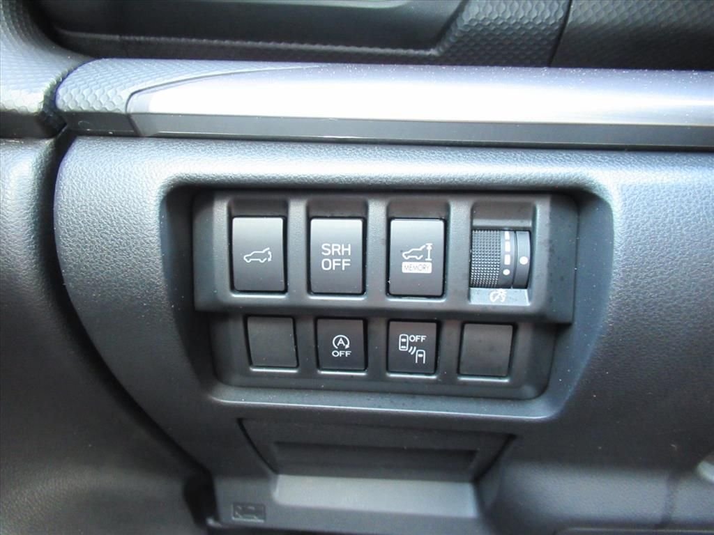 Used 2022 White Subaru Premium image 21