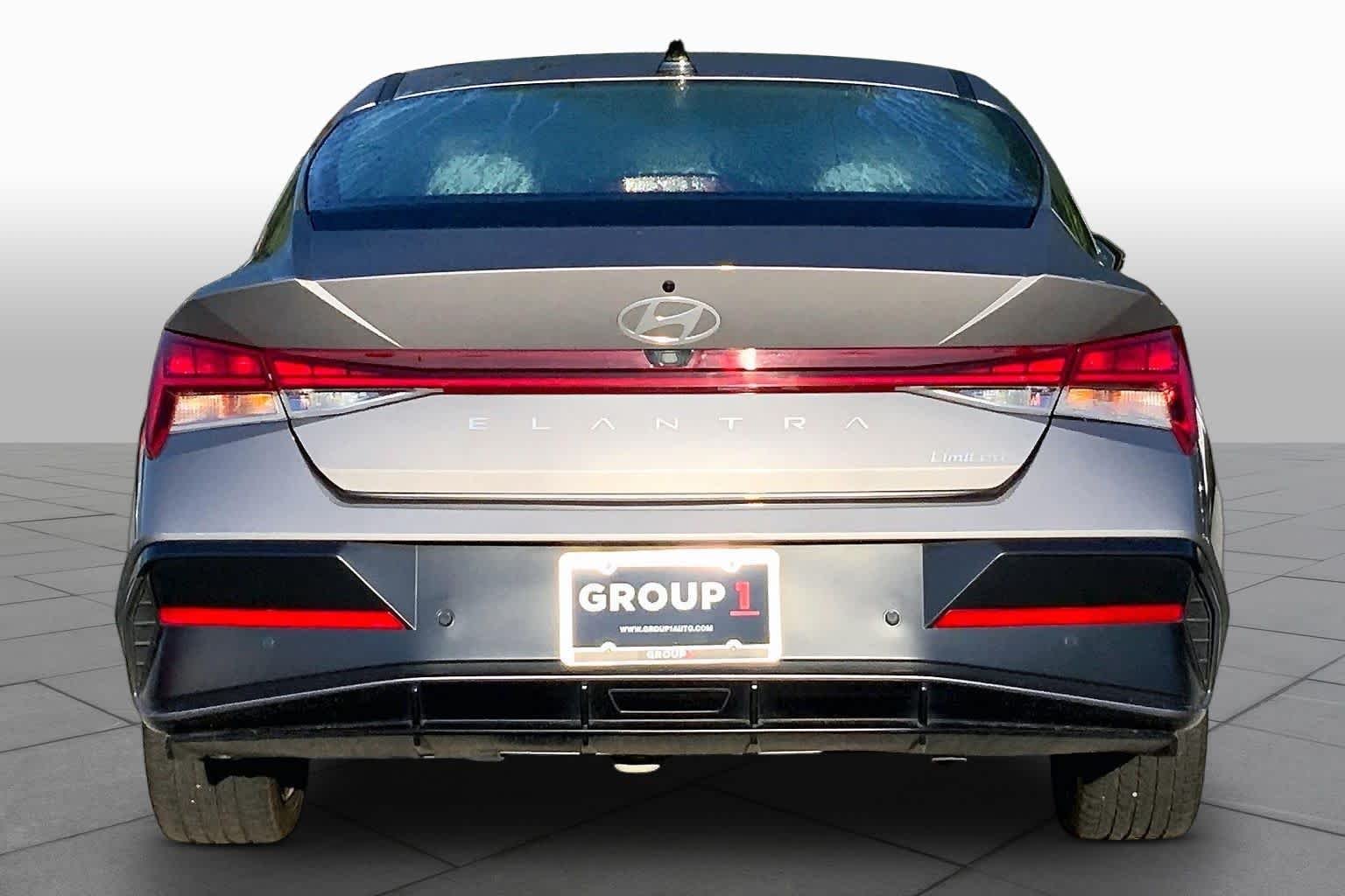Used 2024 Fluid Metal Hyundai Limited image 5