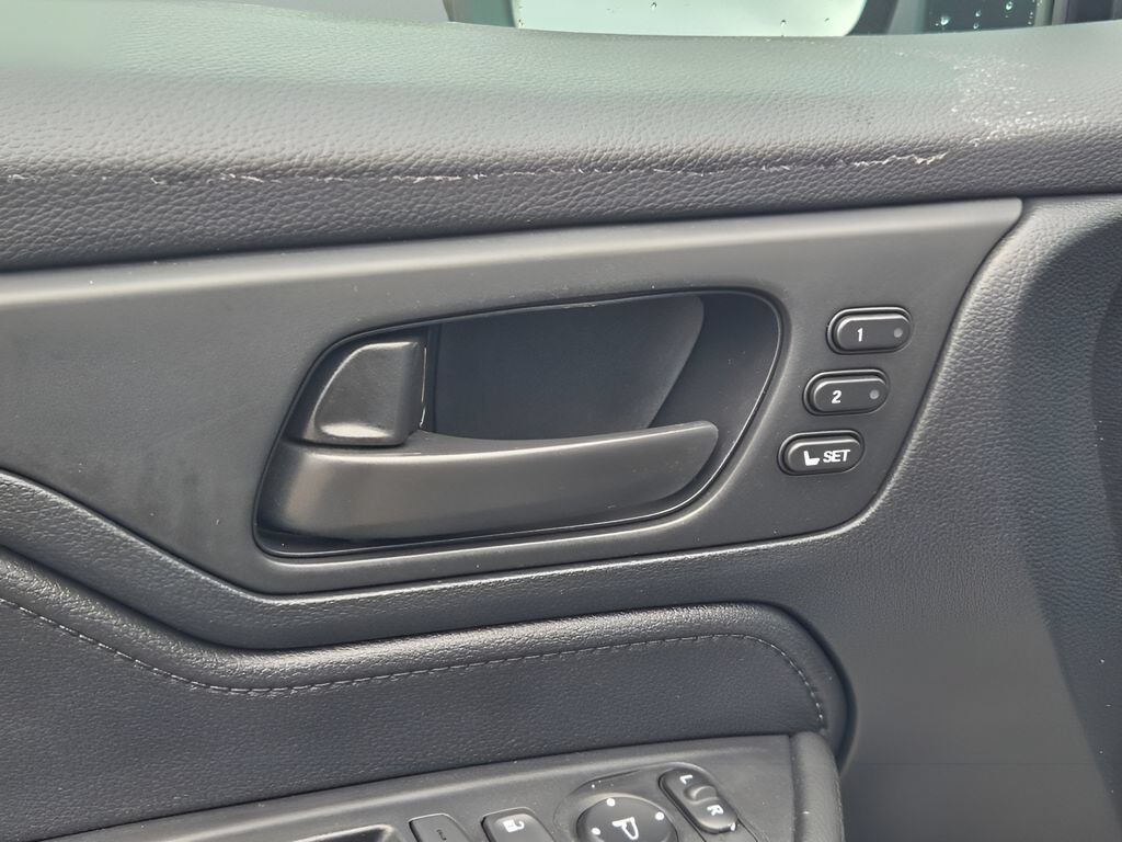 Used 2024 Gray Honda EX-L image 23