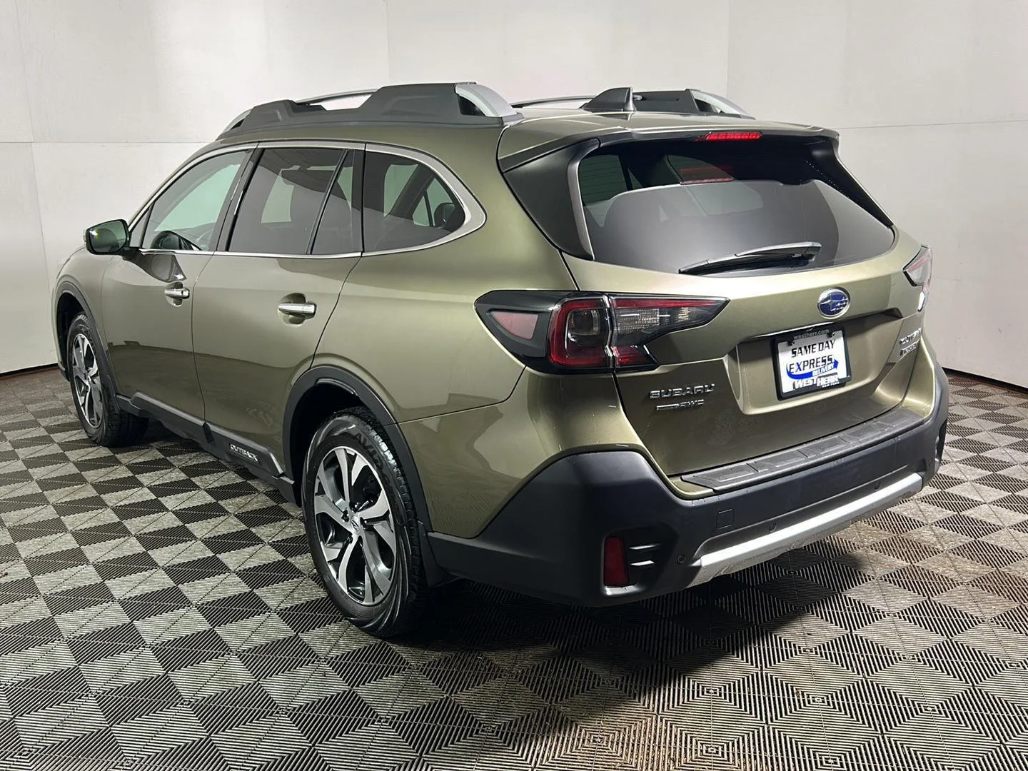 Used 2022 Autumn Green Metallic Subaru Touring image 10