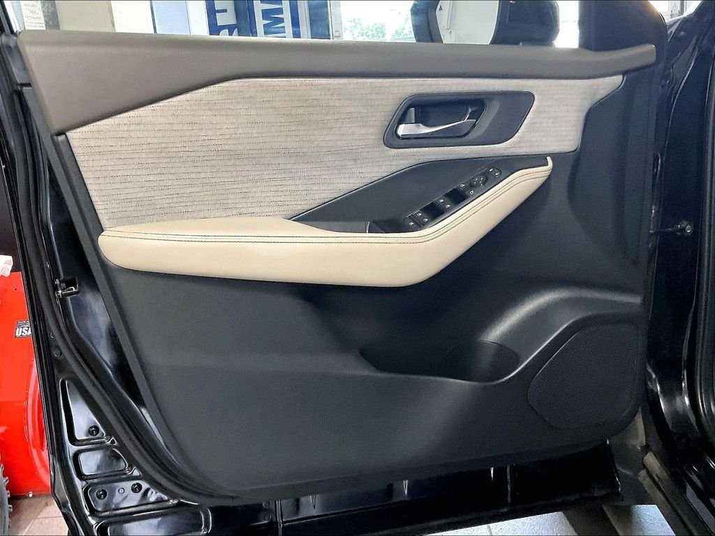 Used 2023 Black Nissan SV image 9