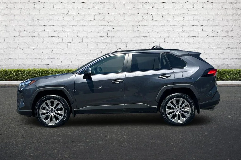 2025 Toyota RAV4 XLE Premium - Photo 7